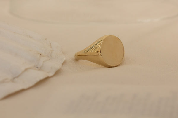 Ladies Classic Signet